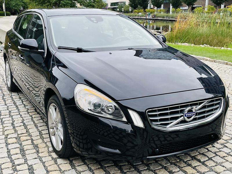 Volvo V60 2.4D5 MANUÁL TAŽNÉ SERVISKA - fotka 8 z 41