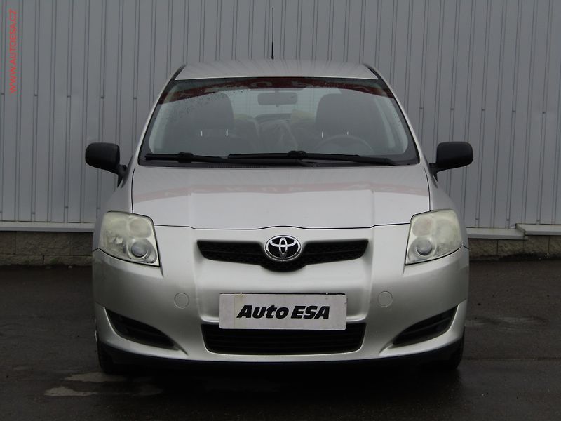 Toyota Auris (2010) 1.3 VVT-i, ČR, AC, výhřev - fotka 2 z 16