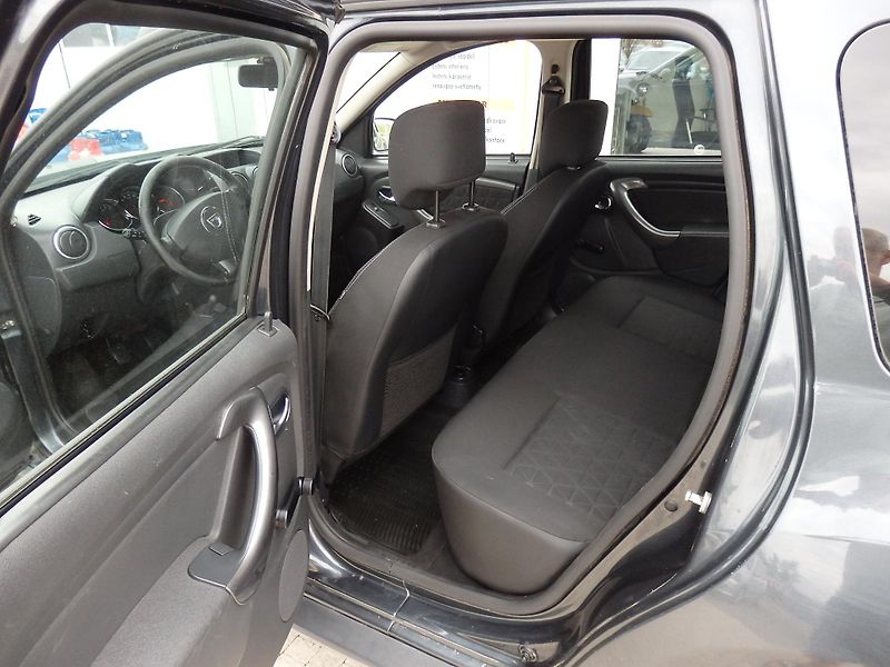 Dacia Duster 1.5 DCI 4x4 ZÁVĚS, KLIMA - fotka 7 z 17