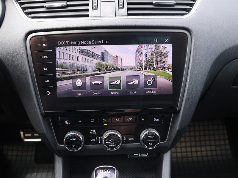 Škoda Octavia 2,0 TDI RS 4x4 DSG Virtual LED - fotka 17 z 26