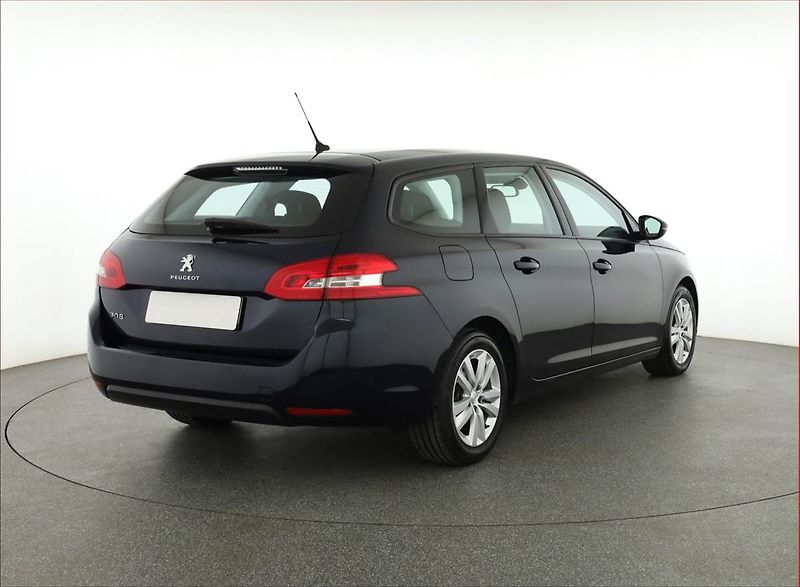 Peugeot 308 (2020) Active 1.5 BlueHDi, ČR,1.maj - fotka 5 z 17