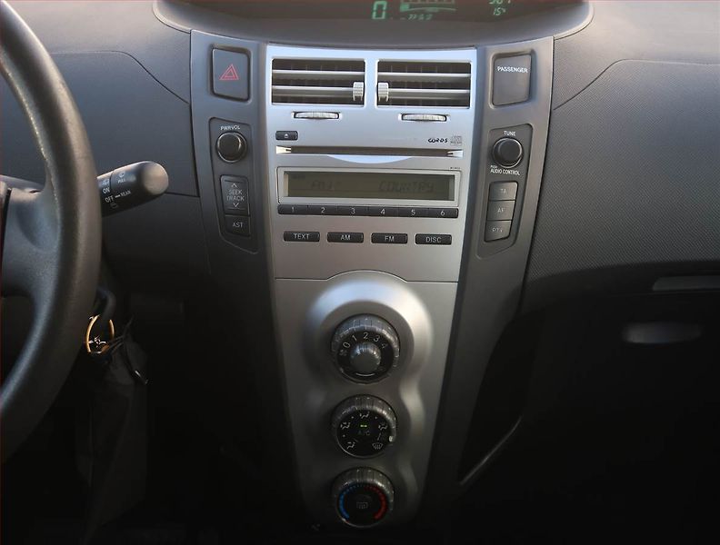 Toyota Yaris (2008) 1.0 VVT-i, nová STK, Klima - fotka 12 z 16