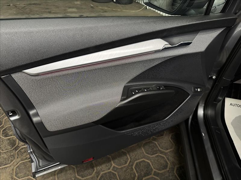 Škoda Enyaq IV80 ACC TAŽNÉ MATRIX LED - fotka 14 z 47