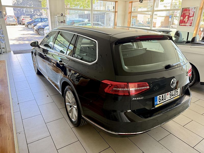 Volkswagen Passat 2.0TDI 110kW - fotka 6 z 17