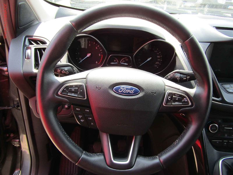 Ford Kuga (2018) 2.0TDCi 4x4, AC, výhřev sed. - fotka 14 z 16