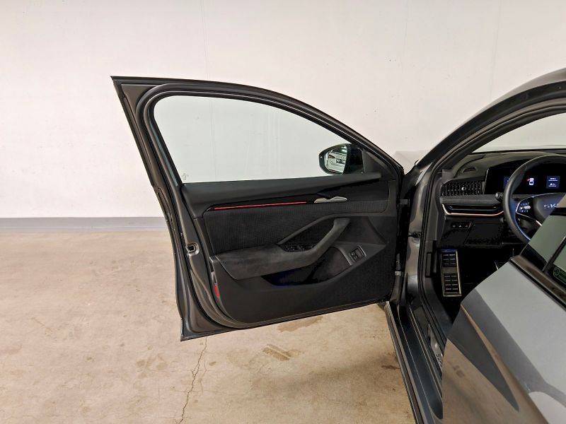 Škoda Superb (2025) iV 1.5 TSI 150 kW DSG Sportlin - fotka 22 z 33
