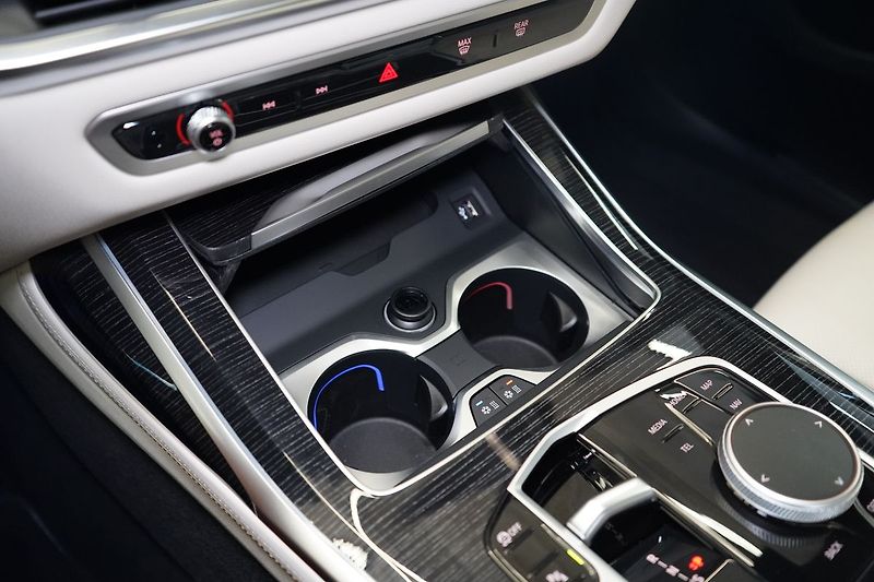 BMW X7 40d xDrive, Nezávislé, Tažné - fotka 40 z 49