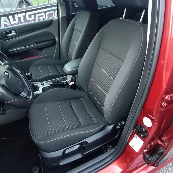 Ford Focus  Titanium,1.8/92kW, benzin - fotka 11 z 26