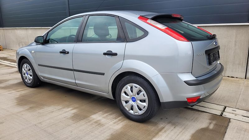 Ford Focus (2005) 1,4i 16v - fotka 4 z 19