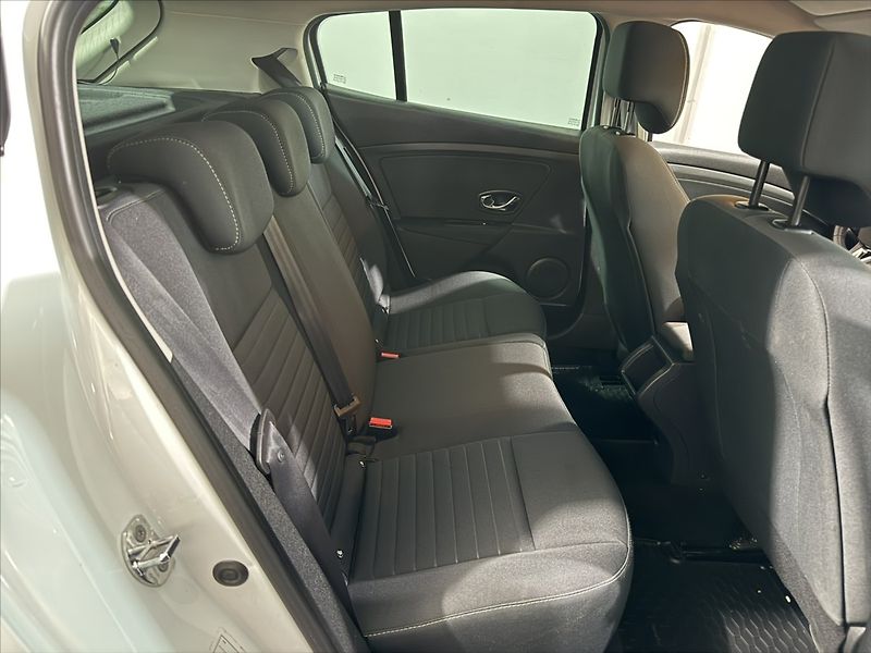 Renault Mégane 1,6   i LIMITED NAVI VÝHŘEV - fotka 21 z 28