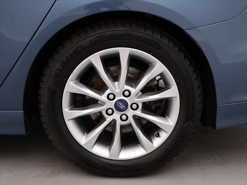 Ford Mondeo 2,0 Hybrid iCVT 103kW Vignale - fotka 28 z 35