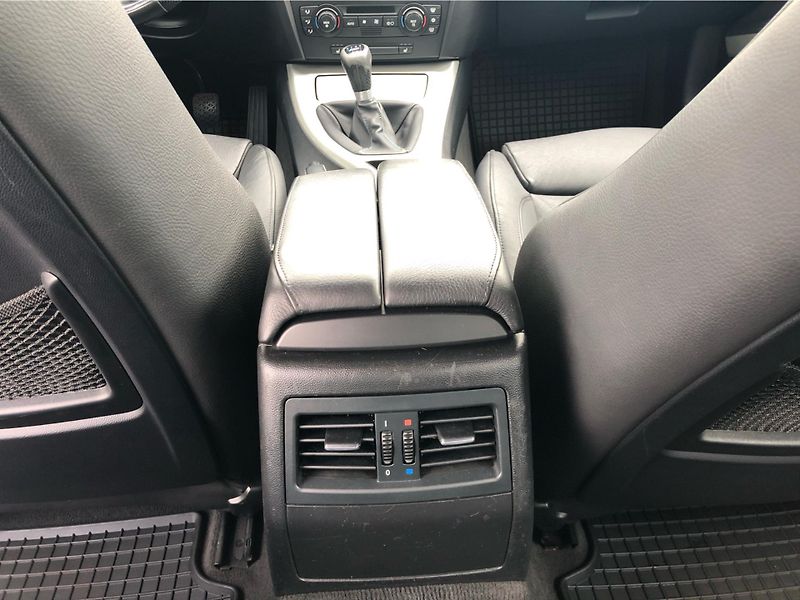BMW Řada 3 325i - fotka 22 z 29