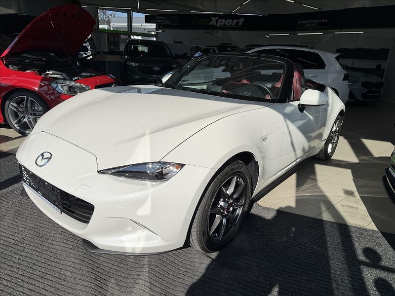 Mazda MX-5 1,5   Edice 100 YEARS 1920-202 - fotka 7 z 25