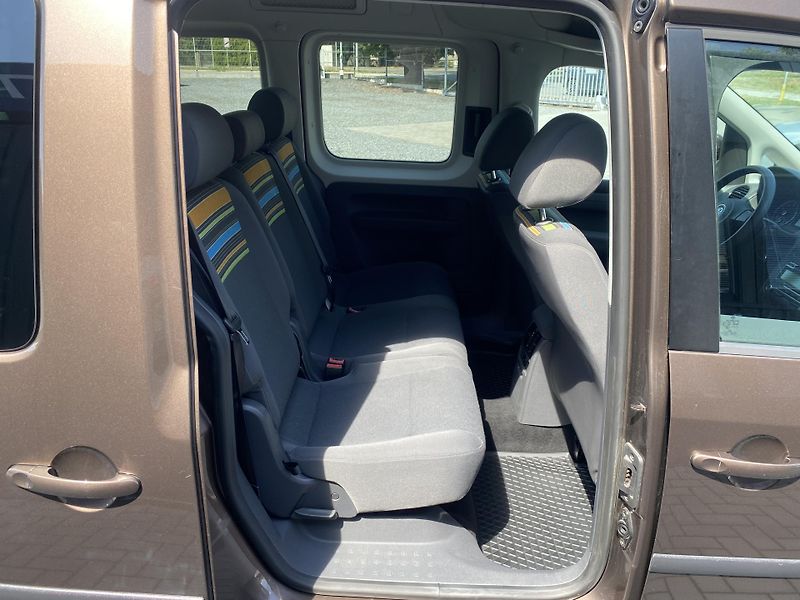 Volkswagen Caddy 1.2 TSI77kW-1xMAJ.-TAŽNÉ-KLIMA - fotka 29 z 36