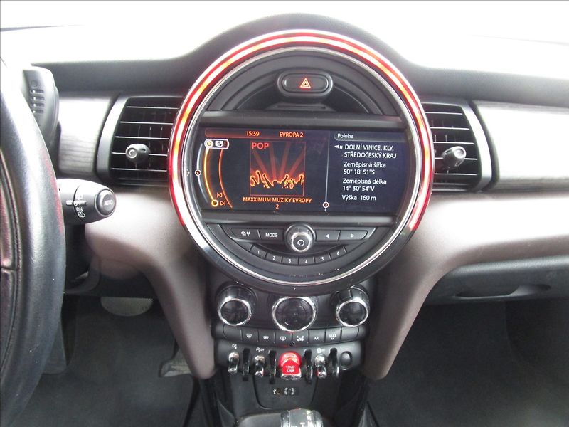 Mini Cooper 1.5D, automat, kůže - fotka 9 z 38