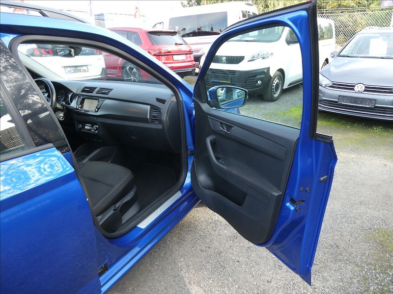 Škoda Fabia 1,0 TSi 81kW STYLE,ČR,navigace - fotka 23 z 39