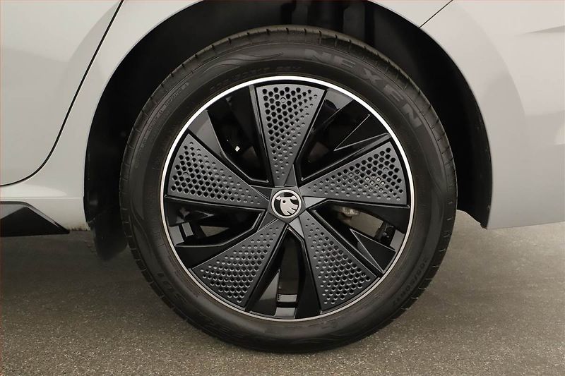 Škoda Scala (2025) 1.0 TSI, Monte Carlo - fotka 12 z 23
