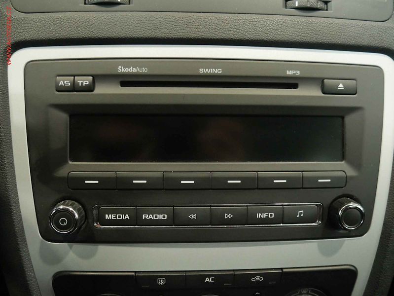Škoda Octavia (2011) 1.6 TDI, 2.maj,ČR, servis - fotka 13 z 16