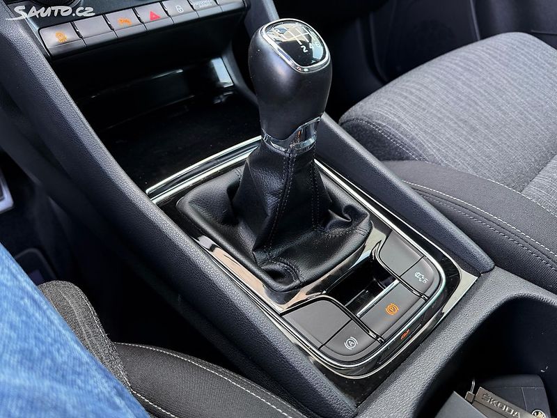 Škoda Karoq 1.5 tsi 110 kw/STYLE/manual - fotka 17 z 21