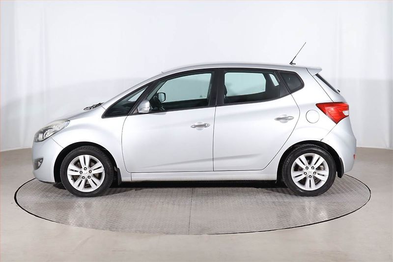 Hyundai ix20 (2011) 1.4 CVVT, Serv.kniha - fotka 3 z 17