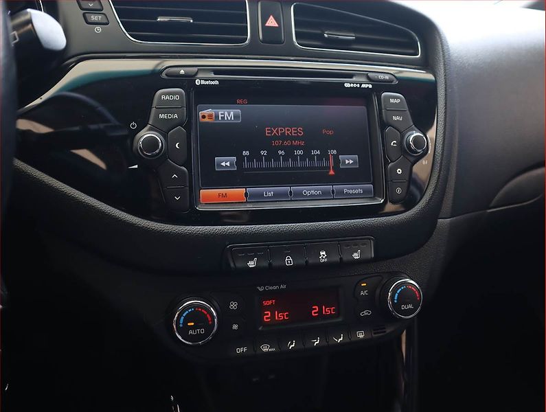 Kia Ceed (2015) 1.6 CRDi, Navi, Tempomat - fotka 12 z 18