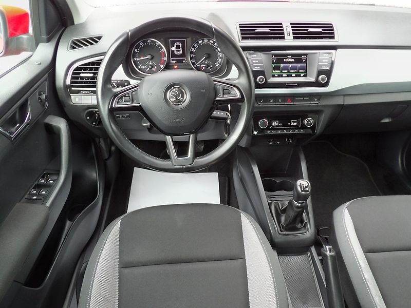 Škoda Fabia 1.0MPi Ambition Auto AC - fotka 7 z 30
