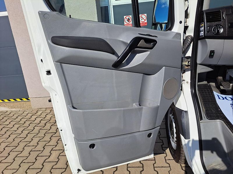 Volkswagen Crafter (2014) 2.0 TDI, 7 míst - fotka 17 z 31