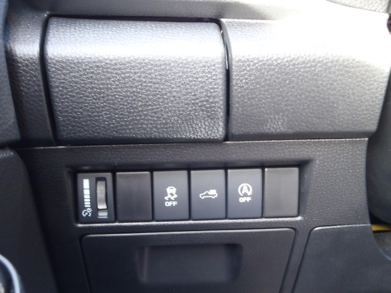 Isuzu D-Max Double Cab V-CROSS 4x4 - fotka 21 z 27