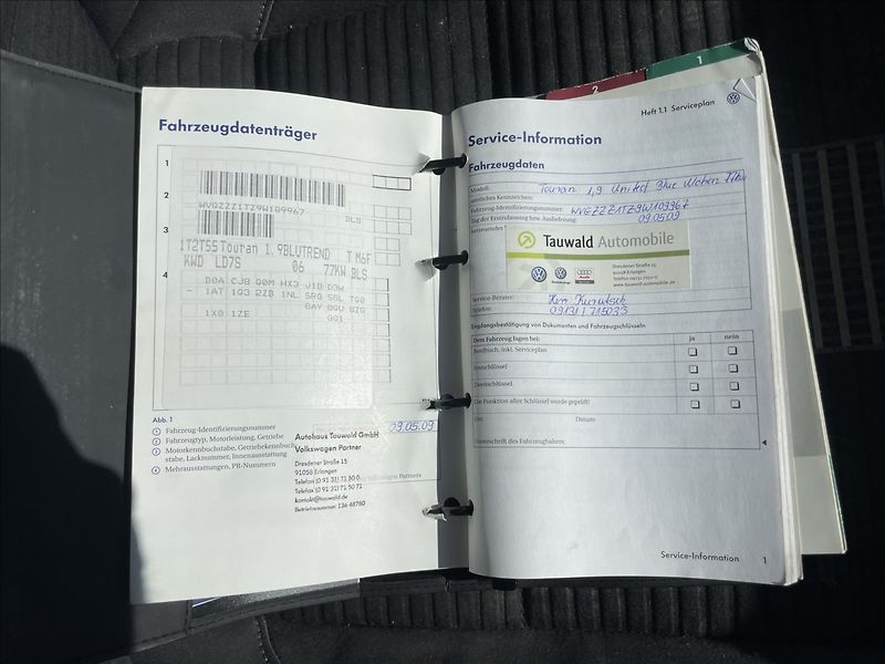 Volkswagen Touran 1,9 TDi 77kw 6rychlostí Klimat - fotka 18 z 35