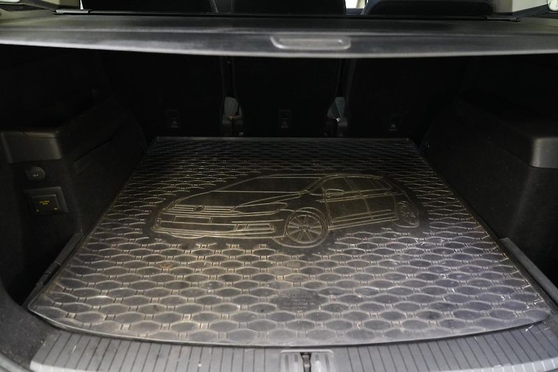 Volkswagen Touran - fotka 26 z 26