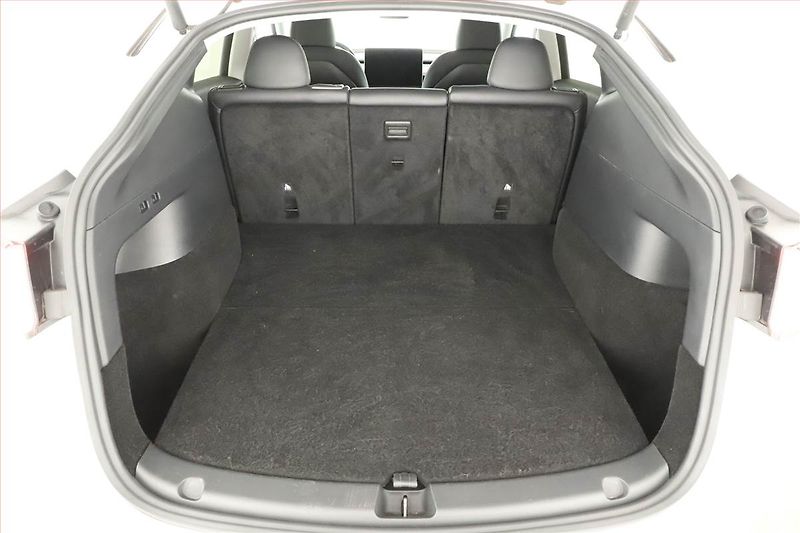 Tesla Model Y (2021) Long Range AWD 75kWh, SoH 91% - fotka 11 z 28