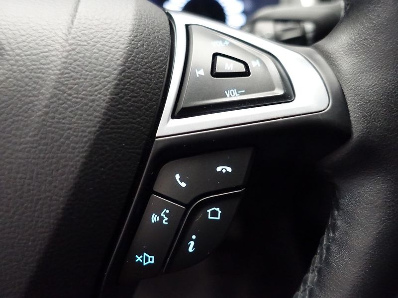 Ford S-MAX 110 kw, manuál, LED světlomety - fotka 24 z 38