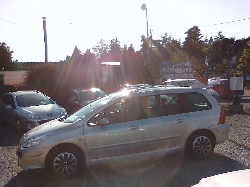 Peugeot 307 (2007) 1.6i 16V SW, kola navíc - fotka 9 z 32
