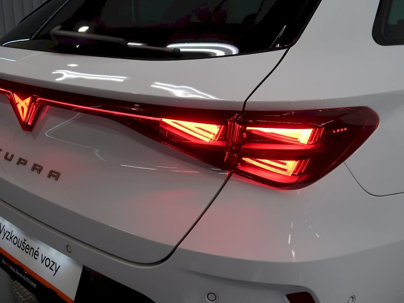Cupra Leon (2025) ST 1.5 eTSI 110KW DSG - fotka 11 z 43