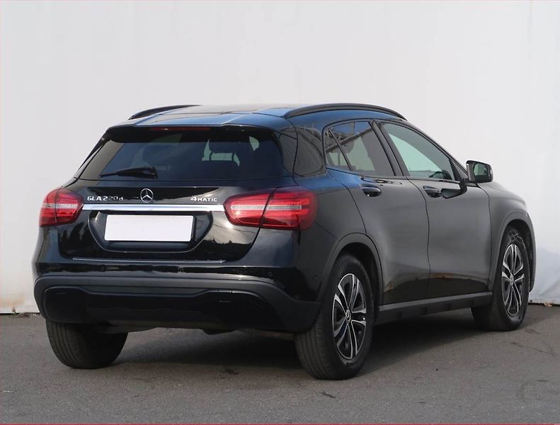 Mercedes-Benz GLA (2017) 220 d 4MATIC, 4X4 - fotka 5 z 25