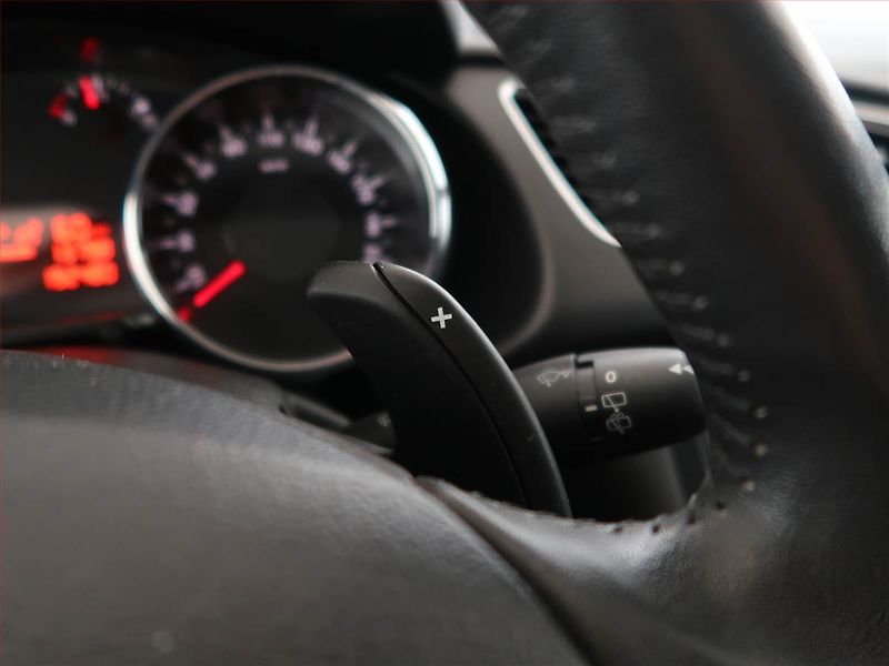 Peugeot 3008 (2014) 1.6 HDi, Automat, Navi - fotka 18 z 24