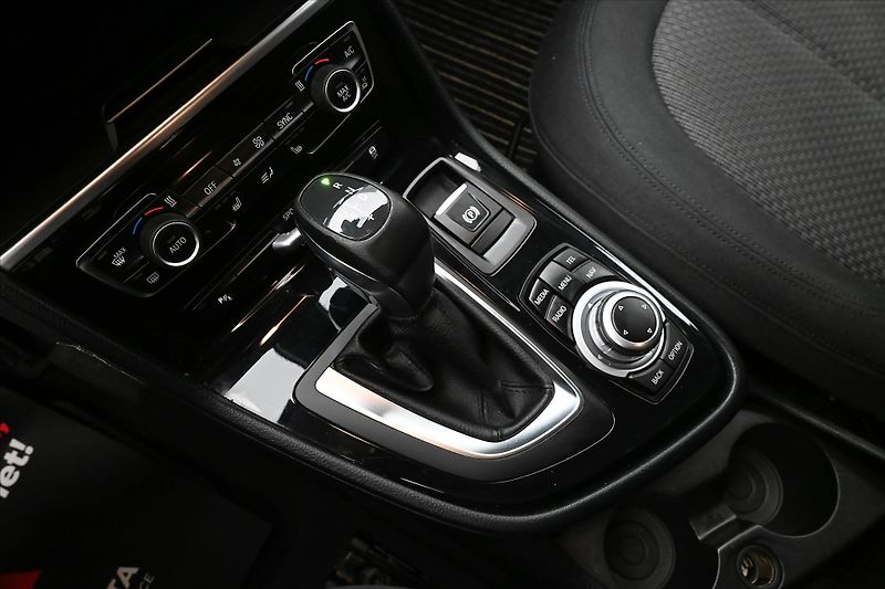 BMW Řada 2 2,0 218d 110 kW Active Záruka - fotka 23 z 31