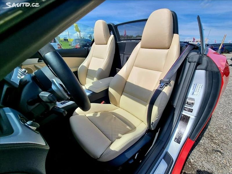 BMW Z4 (2012) 3,5 is,sDrive 250KW,lad - fotka 15 z 20