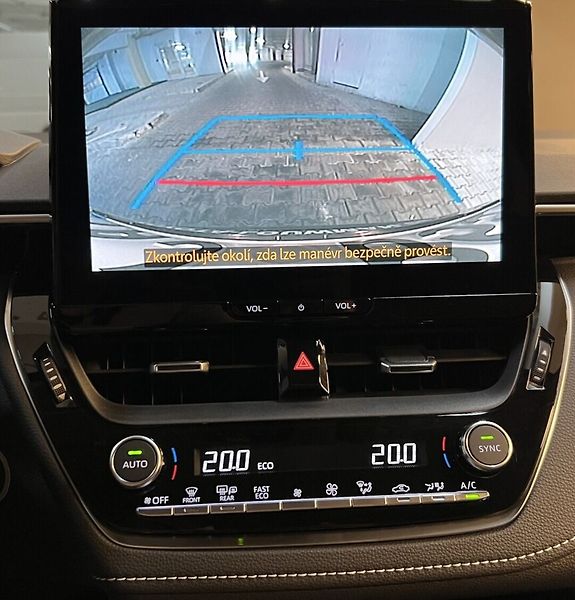 Toyota Corolla 1,8 Hybrid AT Comfort - fotka 11 z 16
