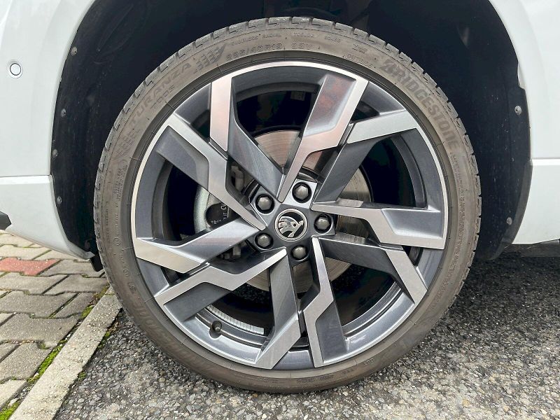 Škoda Karoq (2024) SPORTLINE TSI 1.5/110KW 7AP - fotka 31 z 37