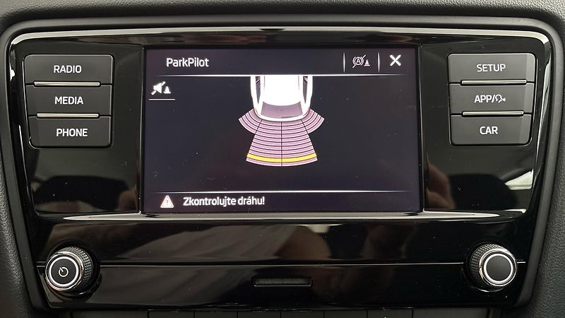 Škoda Octavia 1.6 TDI Ambition Combi - fotka 12 z 23