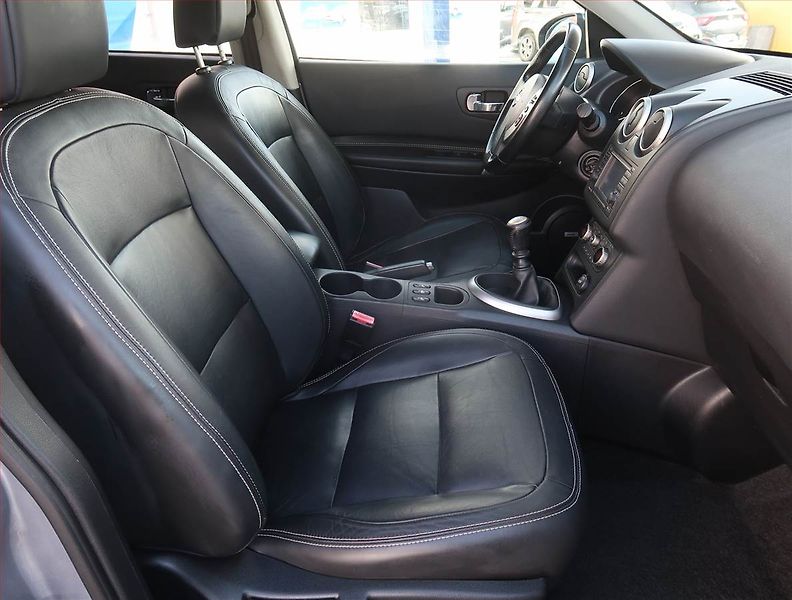 Hyundai Elantra (2012) 1.6, Tempomat, Park. senzory - fotka 9 z 16