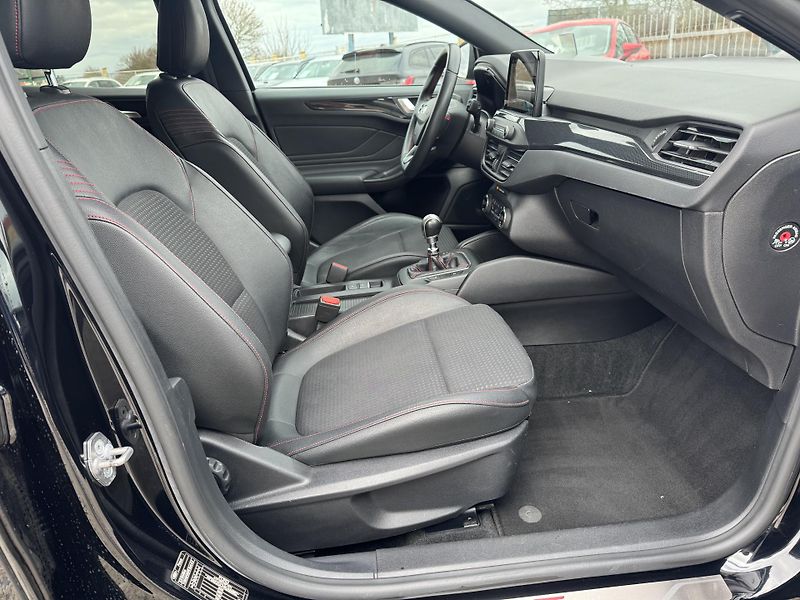 Ford Focus (2018) 2.0TDCi 110KW 1.Majitel ST  - fotka 25 z 34
