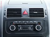 Volkswagen Touran (2012) 2.0 TDi, 1.maj, AC, park - náhled 13