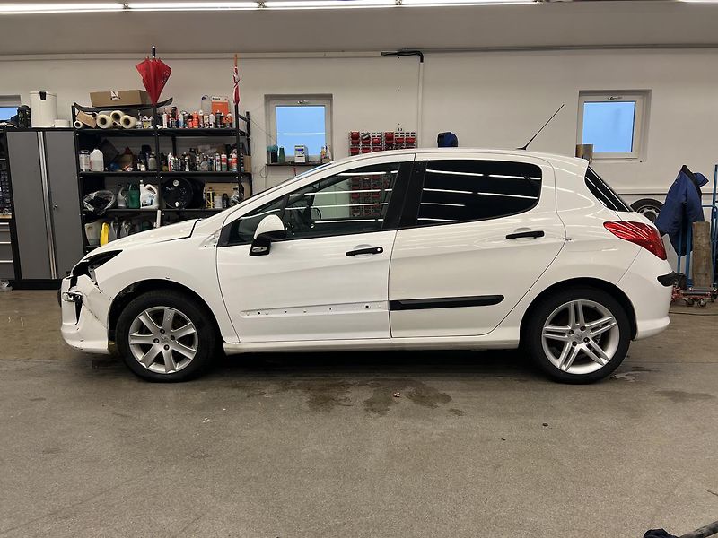 Peugeot 308 1.6HDi 68kW - fotka 4 z 17
