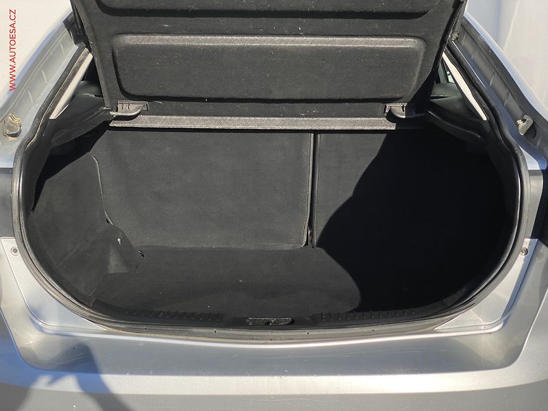 Ford Mondeo (2011) 2.0 TDCi, Titanium, navi - fotka 7 z 16