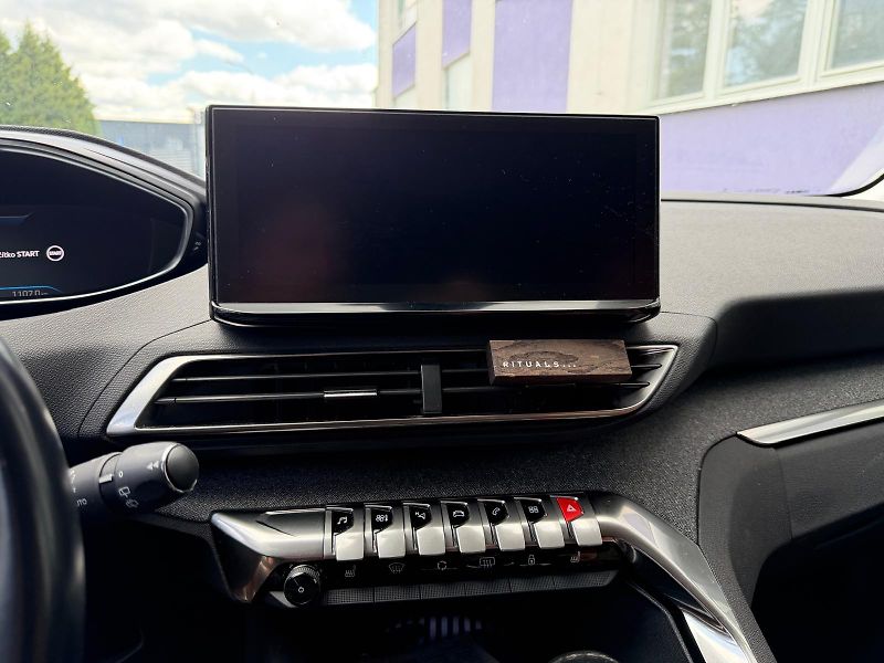 Peugeot 5008 1,5 HDi ALLURE PACK /1.maj./ČR - fotka 21 z 26