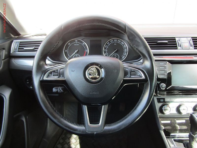 Škoda Superb (2016) 2.0TDi, AT, navi, bixen - fotka 19 z 20