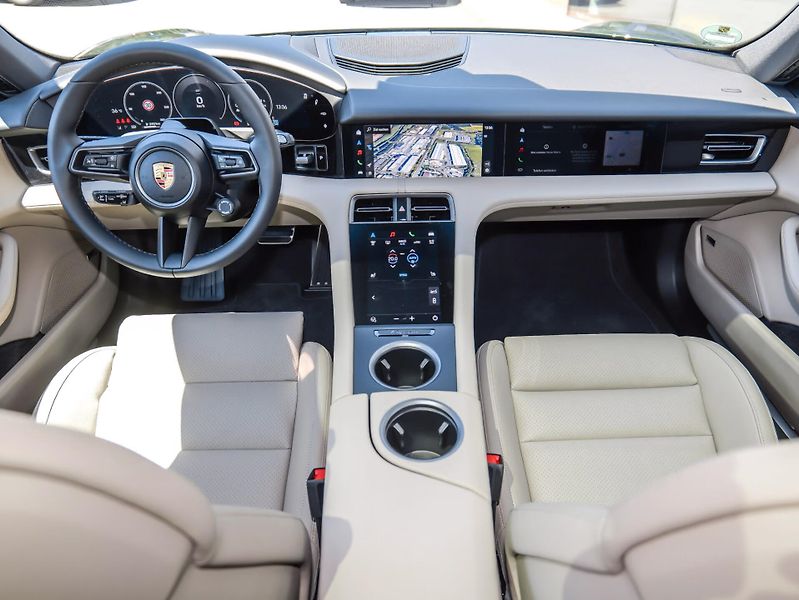Porsche Taycan 4 Cross Turismo HuD Pano 360 - fotka 9 z 16