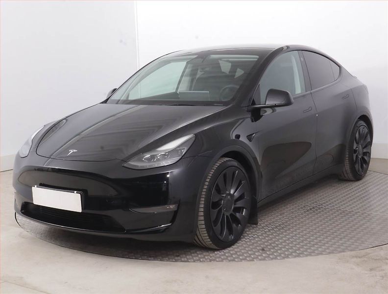 Tesla Model Y (2022) Performance 79kWh, SoH 92% - fotka 2 z 22